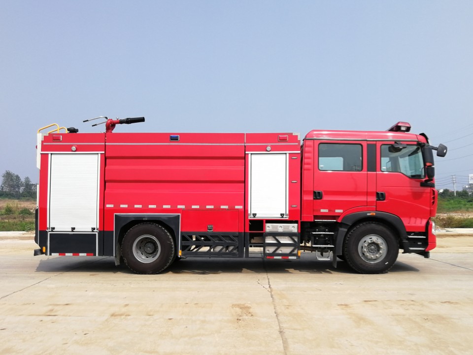 豪沃單橋水罐消防車(chē)（8噸）圖片