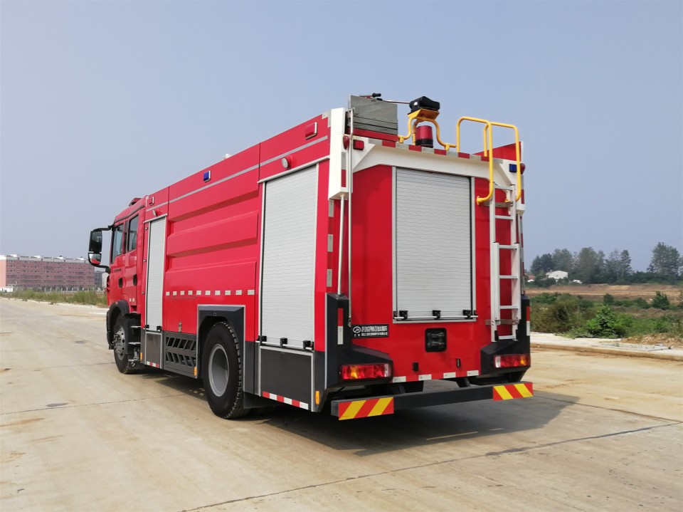 豪沃單橋水罐消防車(chē)（8噸）圖片