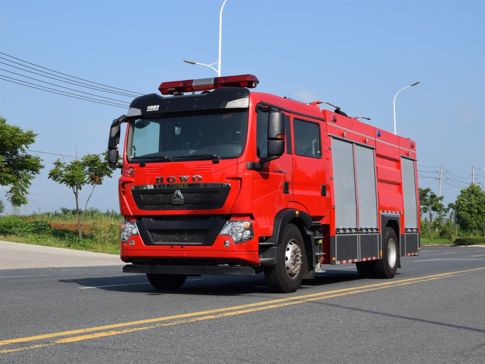 豪沃單橋干粉泡沫聯(lián)用消防車（7噸）